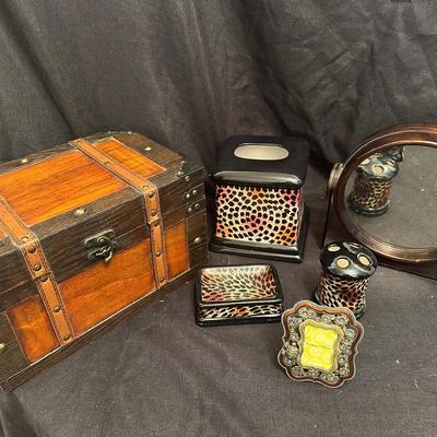 Safari Print Bath Set and Vintage-Style Trunk