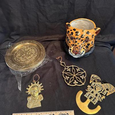 Latin American-Inspired Art & Brass Lot – Jaguar Planter, Metal Wall Décor & More