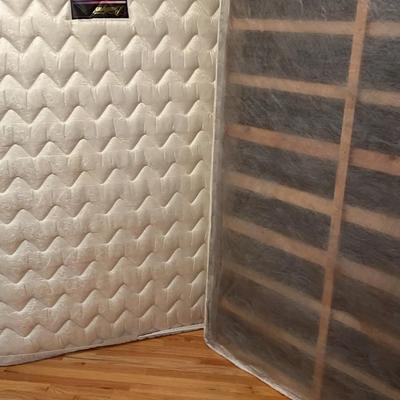 Full Simmons Beauty rest Mattress And Box Springs