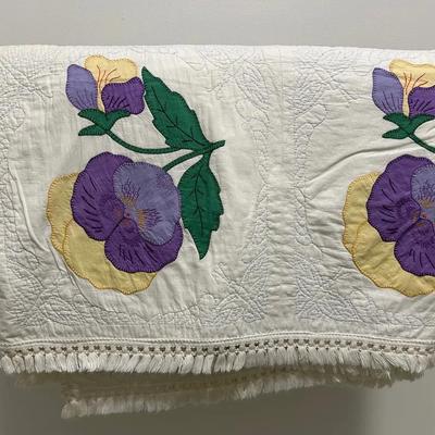 Vintage Pansy Patterned Quilt