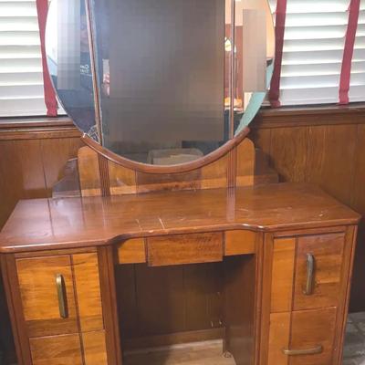 Art Deco Vanity With Oval Mirror 