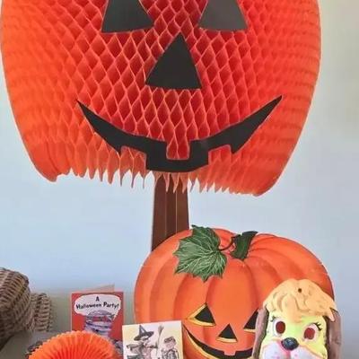 Halloween Goodies (feat. Honeycomb Decor)