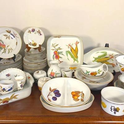Royal Worcester Dinning Set 