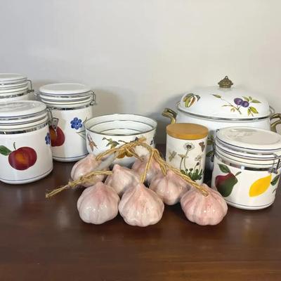 Kitchen Storage And Decor 