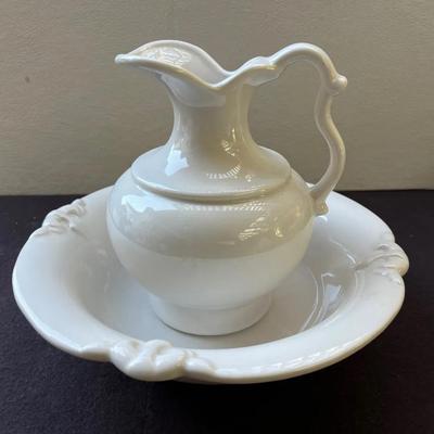 MidCentury Modern Haeger Pottery Pitcher and Washbasin 3055