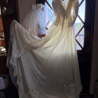 1992 NIB Wedding Dress- w veil