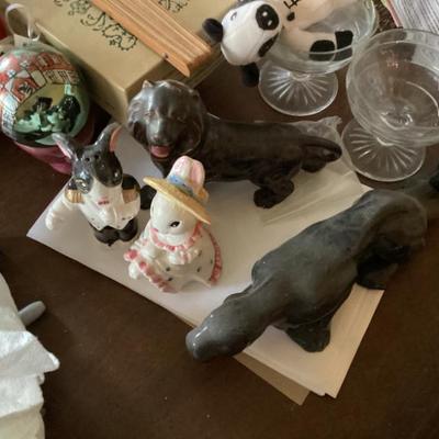 Figurines and cups