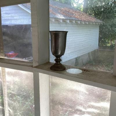 Flower urn