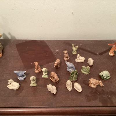 Small shells and figurines