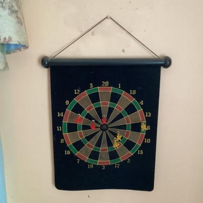 Dart board tapestry