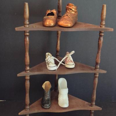 Vintage Medium Dark Wood 3-Tier Étagére Shoe Display with 6 Shoes