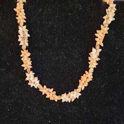Vintage 1970s Tiny Shell Woven Cluster 18" Barrel Clasp Necklace