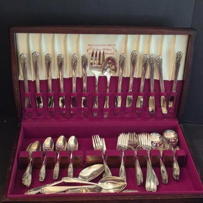 Vintage 1950-1973 1847 Rogers (International Silver) "Daffodil" Silver Plate Set in Wooden Case