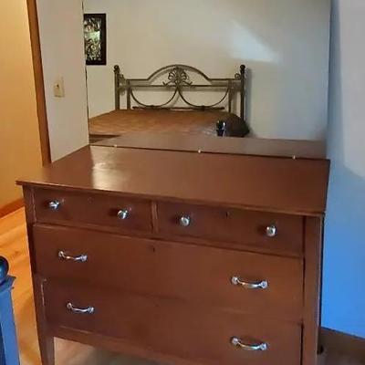 Dresser with Large Mirror 