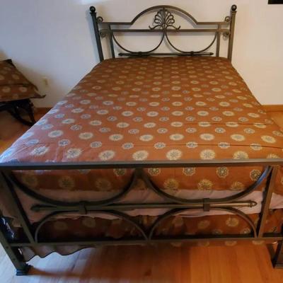 Queen Size Metal Frame Bed