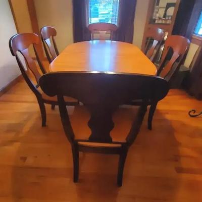 Dining Table & (6) Chairs
