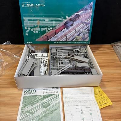 Kato 23 130 n scale rural station platform