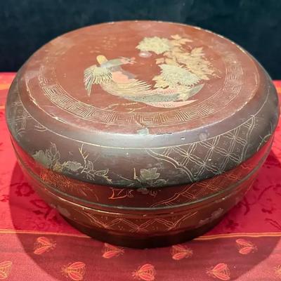 Chinese red round lacquer box