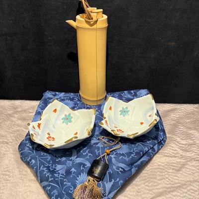 Bamboo kettle and folded look dishes