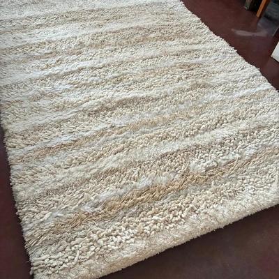 Crate barrel deep pile rug, 109x78