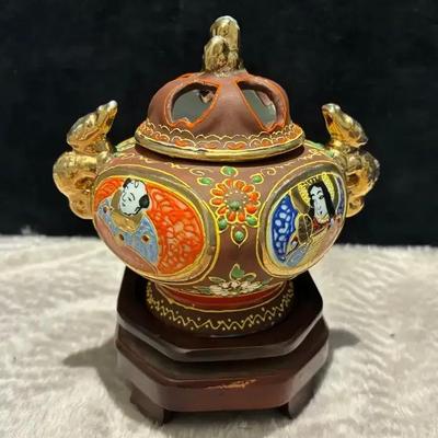 Japanese satsuma moriage incense burner