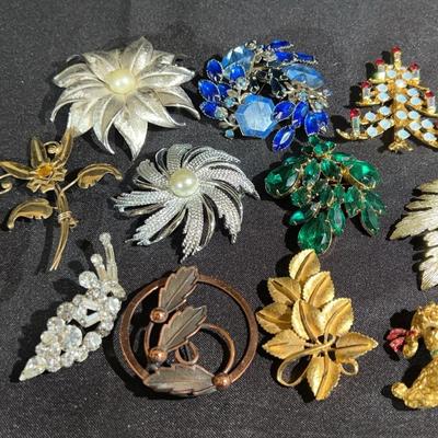 Collection of Vintage brooches