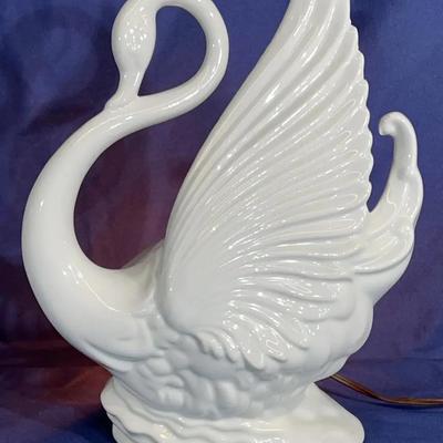 Vintage Maddux of California swan TV Lamp made in the 1950’s