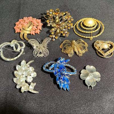 Collection of Vintage costume jewelry brooches