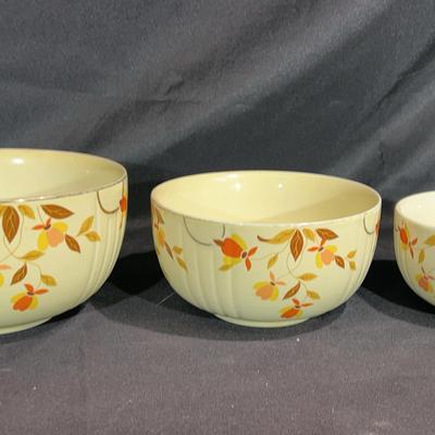 Vintage Hall China set of 3 nesting bowls 