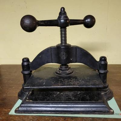 1890's BH Co. Cast Iron Book Press