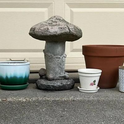 Flower Pots & Garden Mushroom 