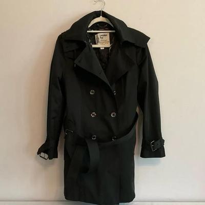London Fog Heritage Trench Coat in Medium 