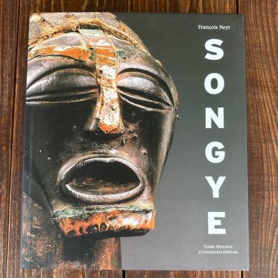 Songye: La redoutable statuaire Songye d'Afrique centrale by François Neyt