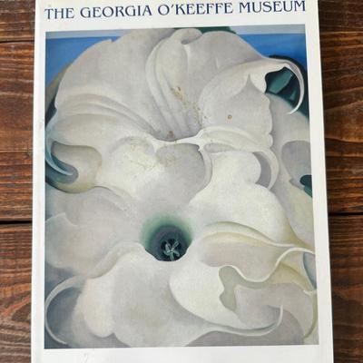 The Georgia O'Keeffe Museum" - A Captivating Art Collection (Softcover)