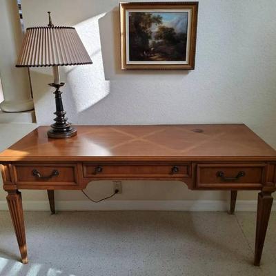 Po108 regency style writing desk with lamp and artwork