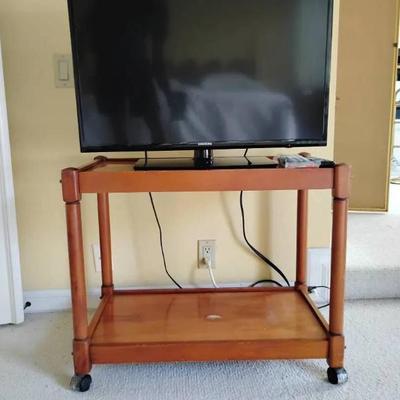 Po137 samsung tv on a cart