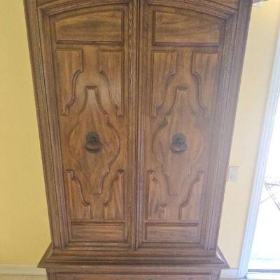 Po138 vintage armoire