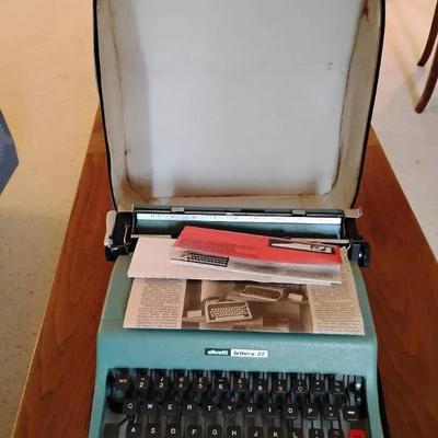 Po156 olivetti lettera 32 typewriter