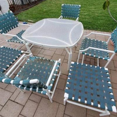 Po171 patio table and chairs