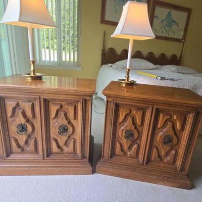 Po135 2 vintage night stands