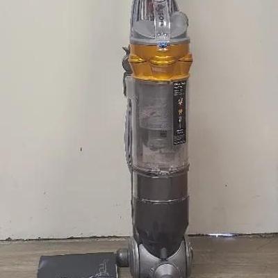 Dyson Slim Is A Sucker For Cleanliness - Vaccuum Cleaner With Accessories 
