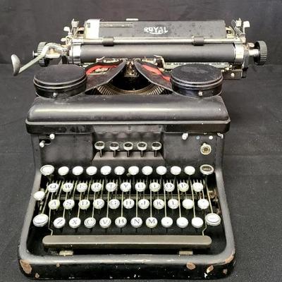 Royal Typewriter – Classic Writer’s Companion