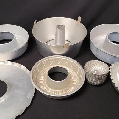 Retro Aluminum Cake & Bundt Pans – Bake in Style!