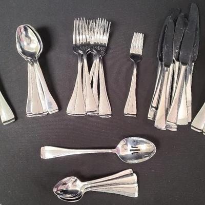 Oneida Flatware And Serving Utensils