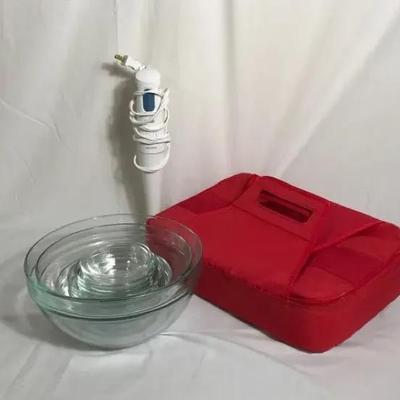 Pyrex and Braun Kitchen Lot – Mixing Bowls, Immersion Blender & Portable Bake Dish