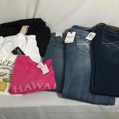 Women’s Casual Clothing Lot – Wallflower Jeans & Tops, Sizes 11–13, NWT
