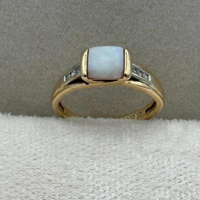 Vintage 10K Yellow Gold Opal Ring with Diamond Accents – Size 6.25 – 2.86g