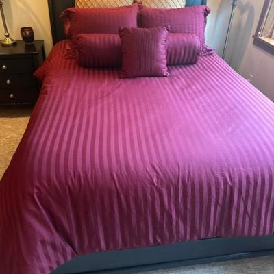 Queen bedframe