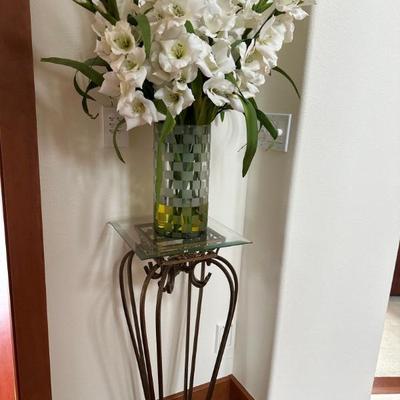 Plant stand & decorative vase with silk flowers