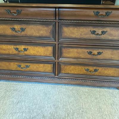 Dresser 3